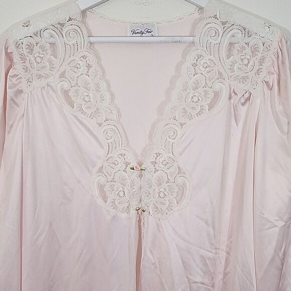 Vanity Fair soft pink and lace with flower details long robe size L - Picture 7 of 9